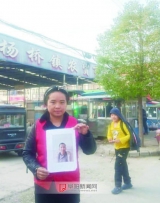 赣州姑娘来阜为流浪老人找家 