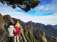 十一長假第五天：黃山風(fēng)景區(qū)大美云海迎游人