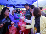 宜秀区大龙山镇：甘当扶贫农产品的“销售员”，倾情帮扶稳增收
