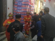 歙縣漁梁街一處老墻體倒塌   三人受傷