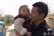 1歲半男童獨(dú)自在莊稼地里爬行  宿州警方采集血樣找尋其父母