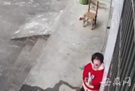 安慶留守幼女對著攝像頭喊“爸爸” 爸媽連夜開車回家與女兒團圓