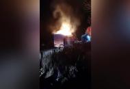 貨車運(yùn)載10噸棉花途中起火 蕭縣民警消防迅速滅火保住車輛