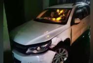 男子酒駕撞墻后竟在車內(nèi)直接沉睡 被送往醫(yī)院醒酒