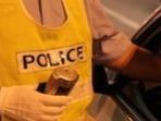 池州一男子醉駕遇查 棄車將鑰匙扔進花壇后逃跑