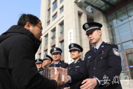 女子網(wǎng)購翡翠原石被騙30余萬元  淮南警方遠(yuǎn)赴瑞麗擒獲嫌疑人挽回?fù)p失
