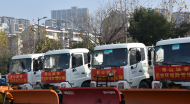 合肥蜀山區1900余名環衛工人上崗待命  為59座橋梁準備80噸融雪劑
