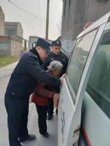 73岁老奶奶一出门就找不到回家路了，家人万分焦急中收到民警电话
