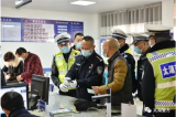 太湖县公安局局长当一天“交通安全督导员”