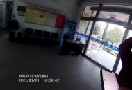   為了幫報警女孩要回錢 民警發(fā)了一張自拍照