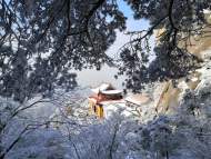 雪后九華山：冰雪裹山林 ，日映更多姿