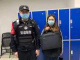 女子地铁站遗失笔记本电脑 民警积极查找为其寻回