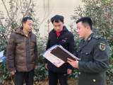 大学生报名参军 接力父亲保家卫国