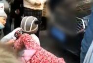 驚險！阜陽5歲女娃被卷入車底 眾人抬車施救