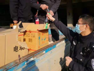 “電動(dòng)玩具”紙箱裝的竟是假酒 肥東查獲840瓶假冒“牛欄山”牌白酒