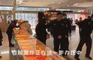 男子試戴金項鏈拔腿就跑 宣城警方4小時將其抓獲