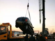 郎溪一男子下車后忘拉手剎 眼睜睜看著車輛沖進河里