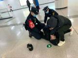 地铁站内一名男乘客倒地抽搐  恢复意识后称不需要去医院