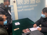 定远一男子拖欠粮款匿藏被擒 拘留途中忙求履行