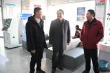 怀宁县委书记、县长余学峰一行到邮储银行怀宁县支行慰问