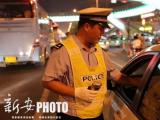 男子酒驾遇查竟撞击警车 涉嫌妨害公务被刑拘