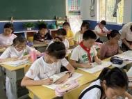 二年級、三年級學生是否要查驗房產證戶口本一致？合肥市教育局回復