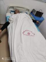 七旬老人意外坠井生命垂危 辅警冒险救援井底晕厥