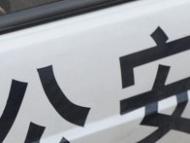 女子因車禍被卡面包車內(nèi) 蚌埠巡邏民警緊急救助