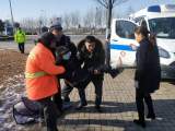 七旬老人骑电瓶三轮车摔倒骨折  蒙城交警巡逻时发现