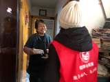合肥：社区组织志愿者为空巢、独居老人送腊八粥