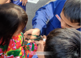 女孩手卡瓶口取不出 阜阳消防及时施救