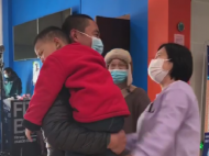 安徽援鄂護士周國紅武漢行|曾經患者小品哥陪她回到方艙 感謝曾經的鼓勵支持