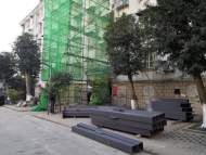 宣城老旧小区免费加装电梯后续：开始架设钢结构 建成后可免费体验一段时间