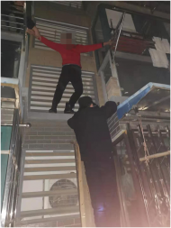 宣城：花甲老人忘帶鑰匙欲翻窗回家 懸在半空幸得民警解救