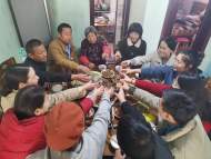 新春走基层|疫情下的团圆饭  公筷出现在家庭餐桌上