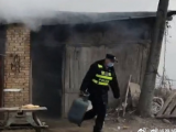 亳州一老人抽烟随手丢烟头 把自家房屋引燃