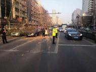 合肥：大風刮倒樹木 交警及時處理