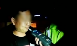 阜南一男子酒驾遇交警检查  下车逃跑跑掉鞋子