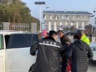 急癥女病人被困高速 合肥高速交警急救助