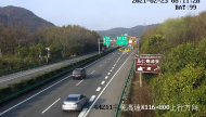 蕪湖一女子駕車看手機錯過道口 竟在高速上調頭逆行