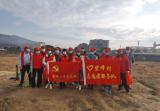 桐城市碧峰小学开展“清洁龙眠河”主题党日活动