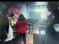 兩名15歲少女從昆明到合肥會網友 乘警接站助她們安全回家