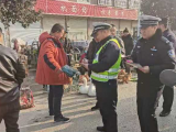 防范网络诈骗  泗县民警对返乡人员开展反电诈宣传工作