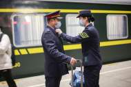 把車站當家  鐵路“夫妻檔”堅守春運一線近20年 （圖）