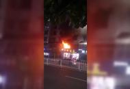 歙縣一居民樓二樓失火，樓下商鋪淡定營業