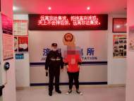 网管在网吧里偷手机 一个多小时后被抓