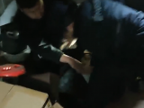 铜陵：4男子酒后持刀伤人 抓捕过程中辅警手臂受伤