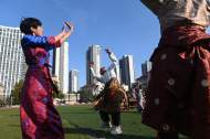 西藏班學生在合肥  校園賽鍋莊舞  歡度“雙新年”