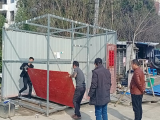 明珠广场公园里开起建材店  合肥城管当场拆除  