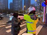 合肥交警冒雨送市民去医院见至亲最后一面